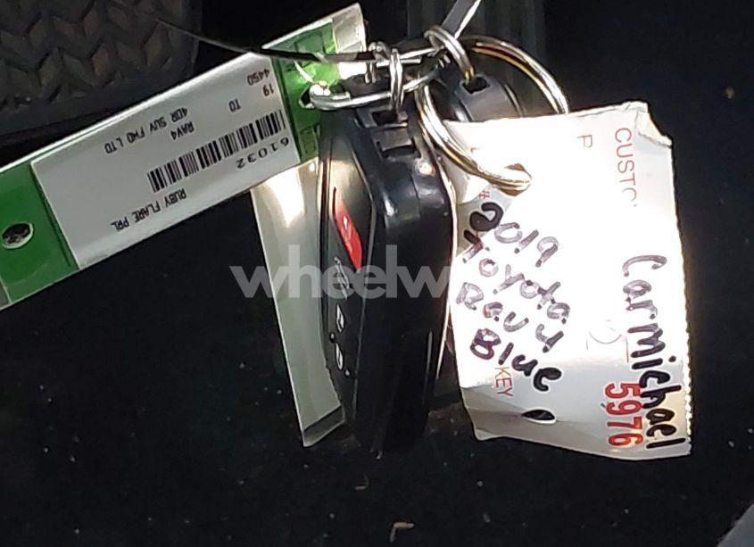 Photo 11 of 2019 Toyota Rav4 LIMITED (VIN JTMY1RFV0KD003354)