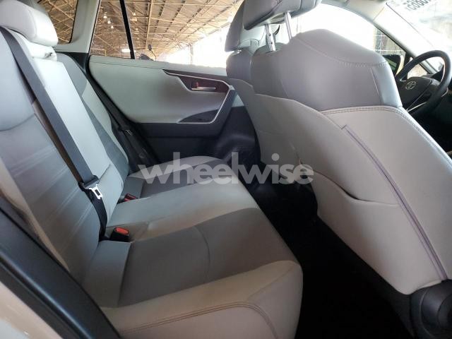 Photo 2 of 2020 TOYOTA RAV4 LIMITED (VIN JTMY1RFV1LD520275)