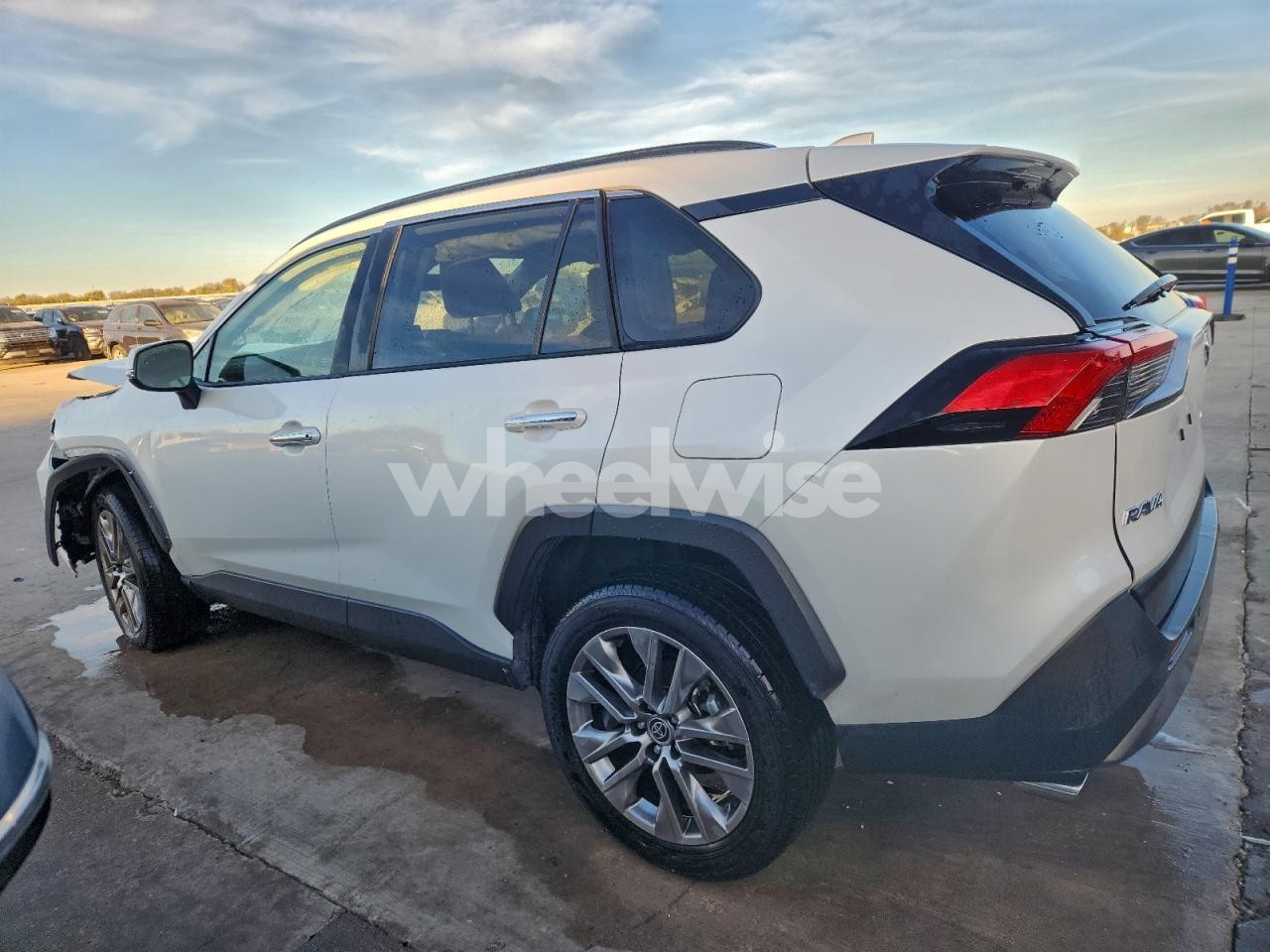 Photo 2 of 2025 TOYOTA RAV4 LIMITED (VIN JTMY1RFV1SJ032279)