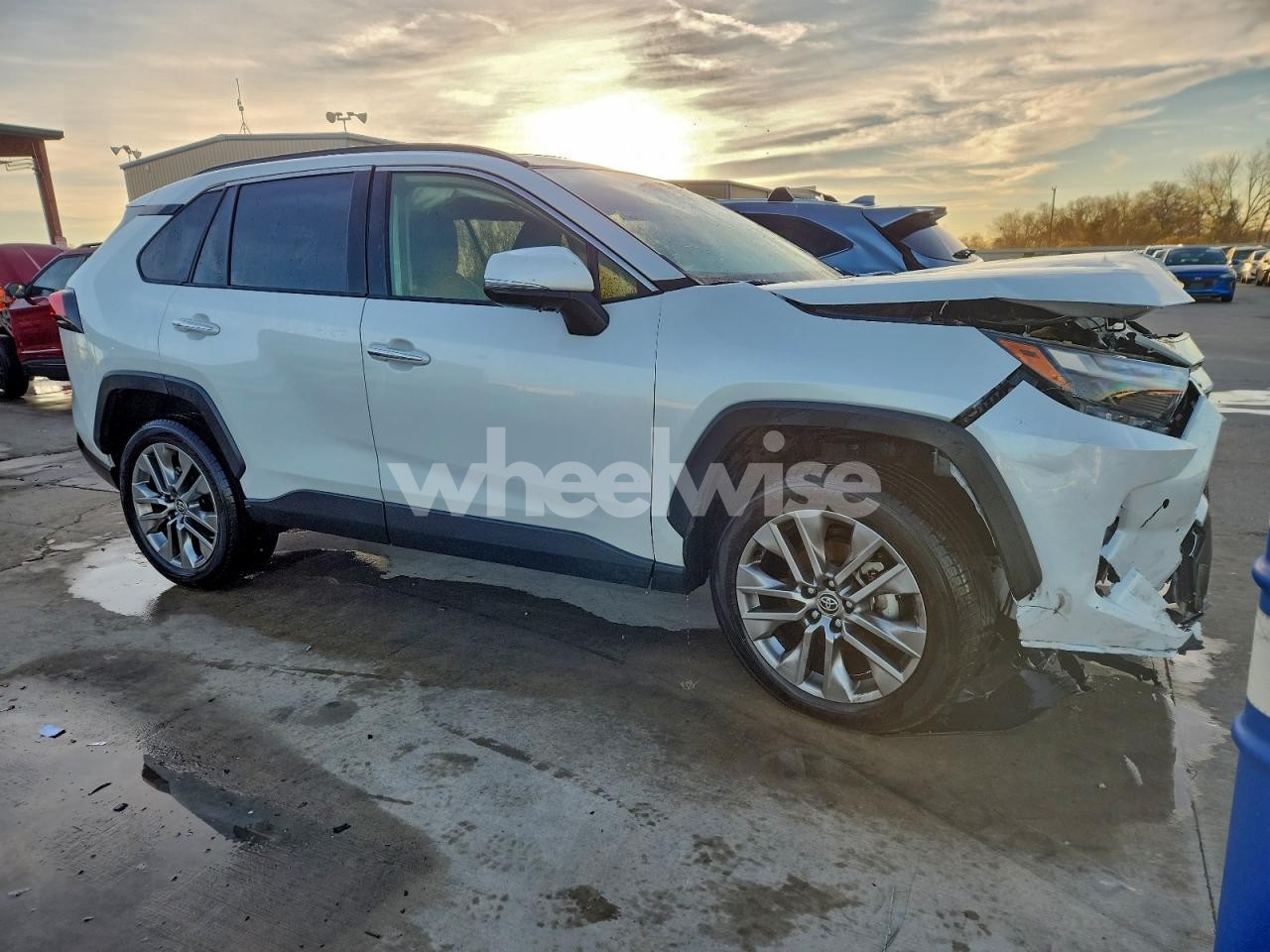 Photo 4 of 2025 TOYOTA RAV4 LIMITED (VIN JTMY1RFV1SJ032279)