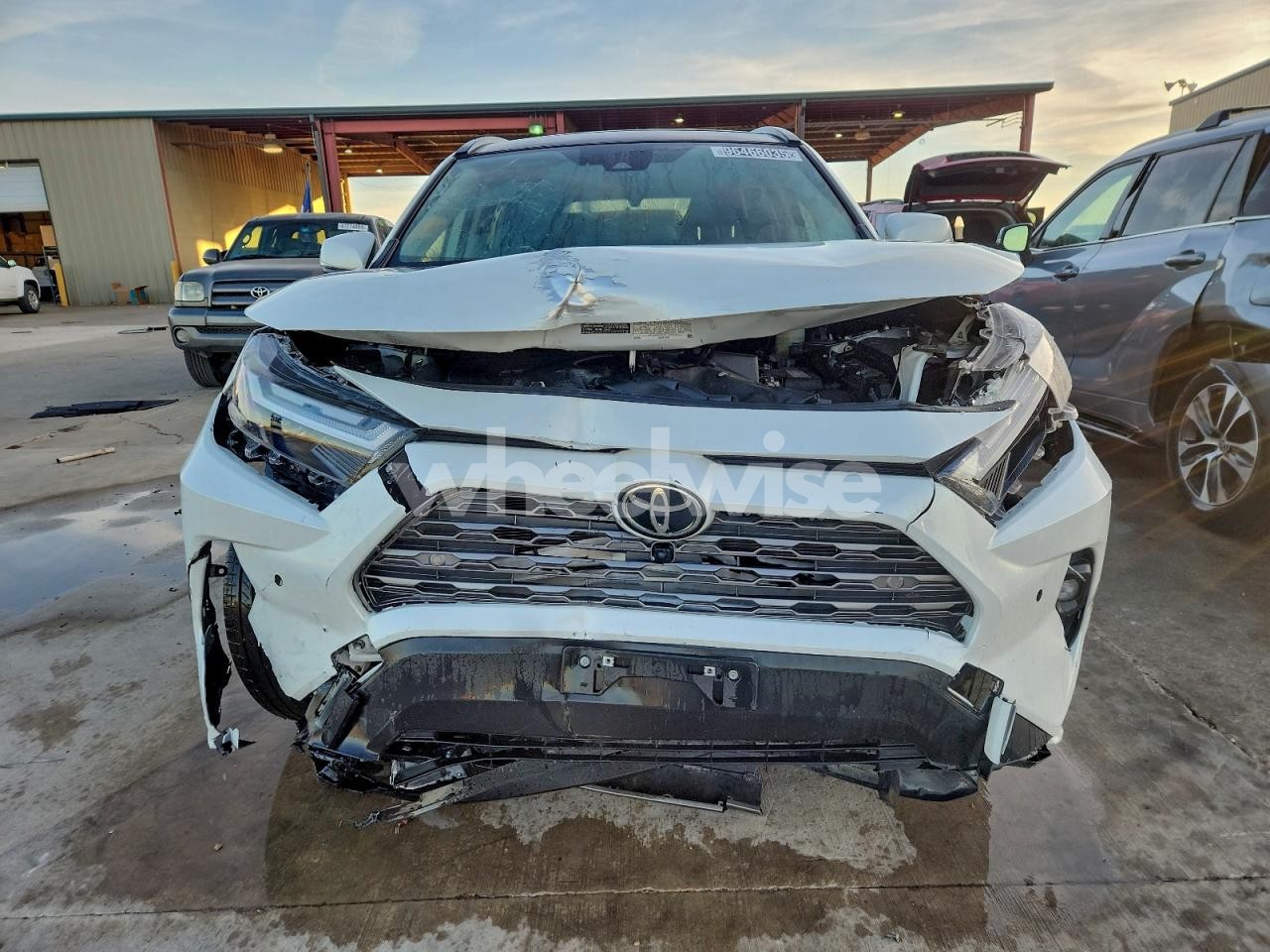 Photo 5 of 2025 TOYOTA RAV4 LIMITED (VIN JTMY1RFV1SJ032279)