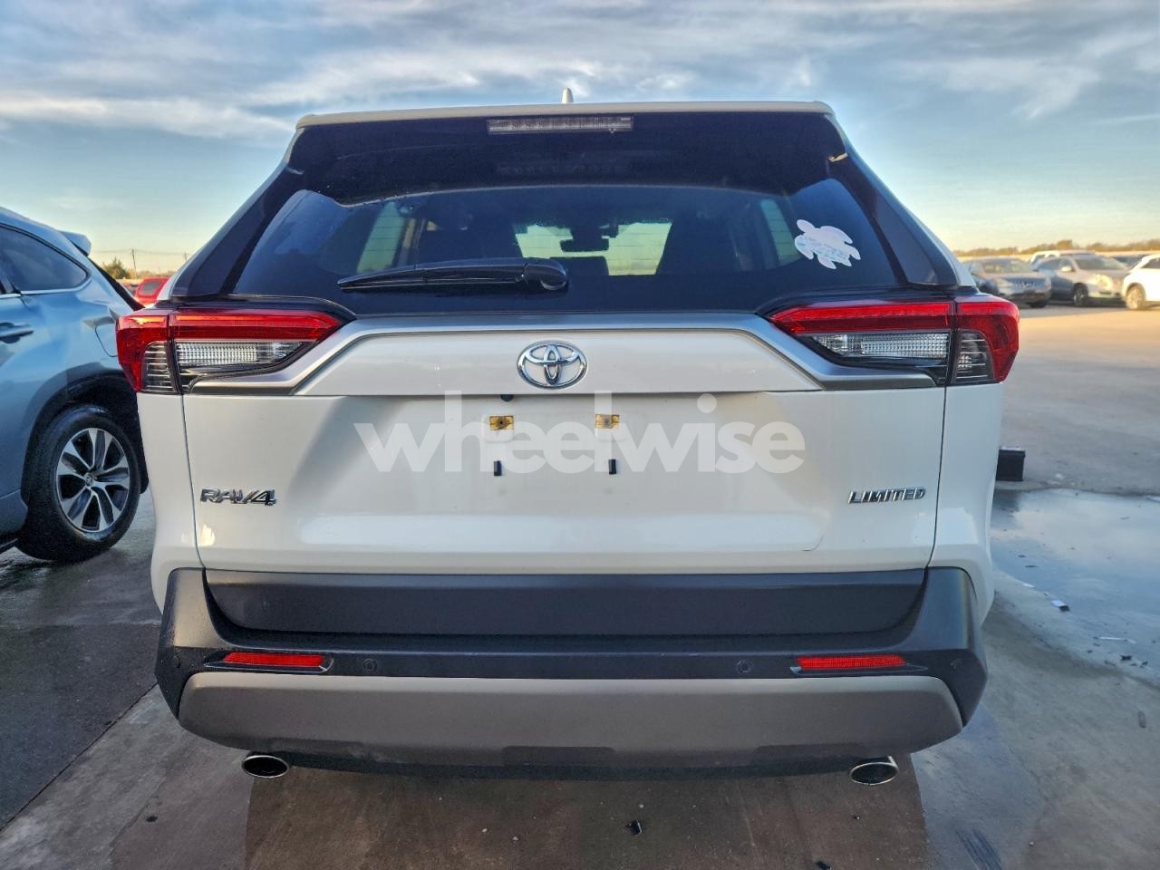 Photo 6 of 2025 TOYOTA RAV4 LIMITED (VIN JTMY1RFV1SJ032279)