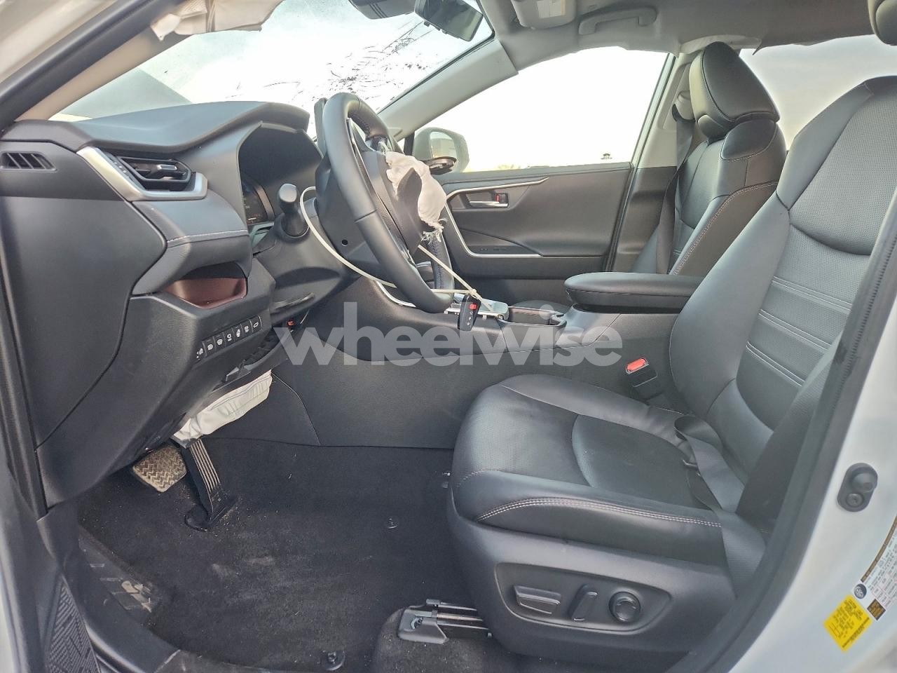 Photo 7 of 2025 TOYOTA RAV4 LIMITED (VIN JTMY1RFV1SJ032279)