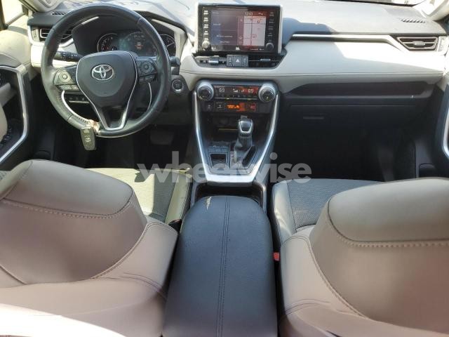 Photo 4 of 2019 TOYOTA RAV4 LIMITED (VIN JTMY1RFV9KD514657)