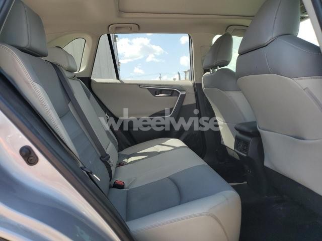 Photo 6 of 2019 TOYOTA RAV4 LIMITED (VIN JTMY1RFV9KD514657)