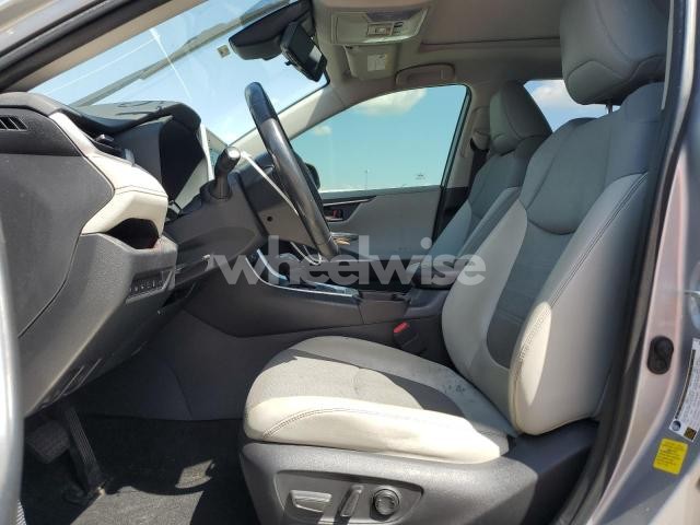 Photo 9 of 2019 TOYOTA RAV4 LIMITED (VIN JTMY1RFV9KD514657)