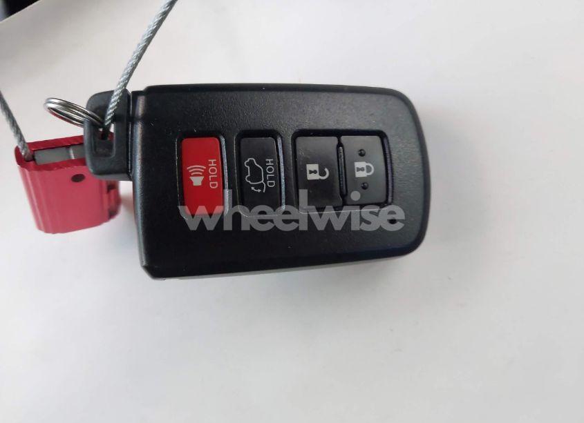 Photo 11 of 2018 Toyota Rav4 LIMITED/PLATINUM (VIN JTMYFREV0JD117081)