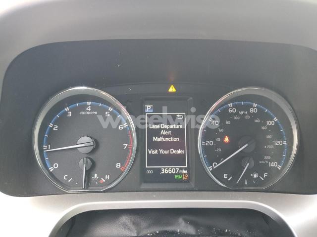 Photo 13 of 2018 TOYOTA RAV4 LIMITED (VIN JTMYFREV0JD123088)