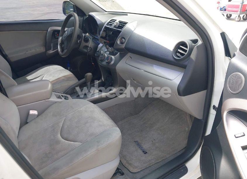 Photo 5 of 2011 Toyota Rav4 (VIN JTMZF4DV0B5034397)