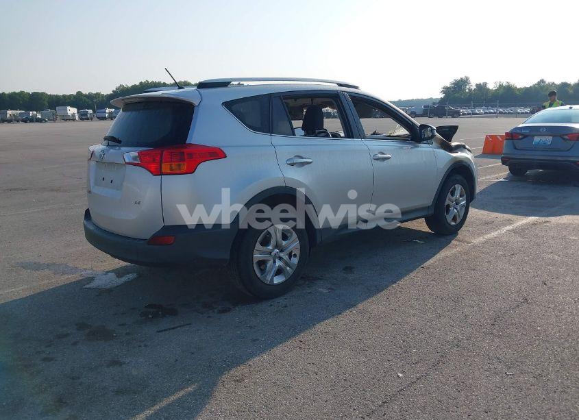 Photo 4 of 2015 Toyota Rav4 LE (VIN JTMZFREV0FJ056800)