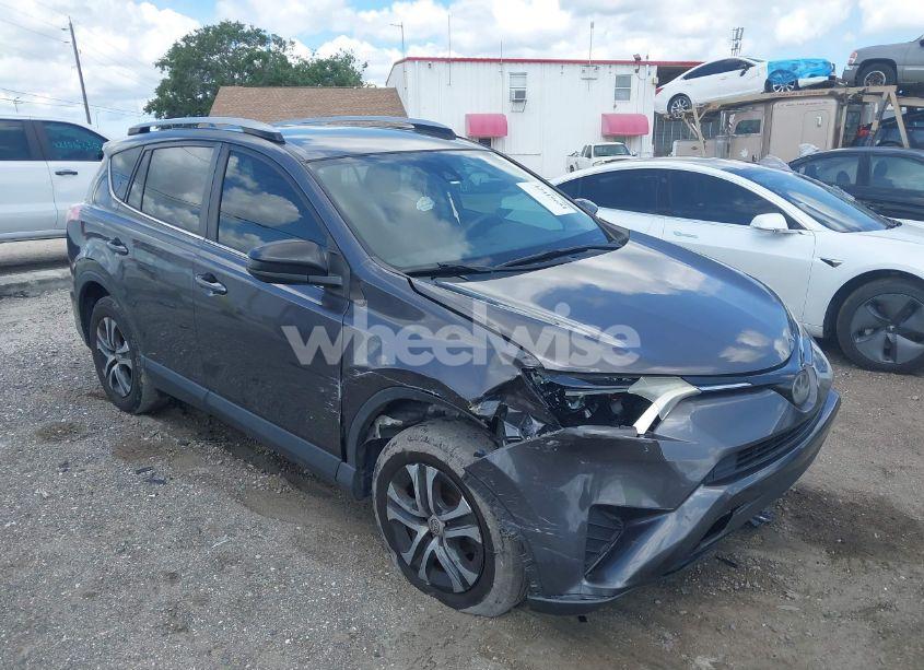 2018 Toyota Rav4 LE (VIN JTMZFREV0JJ154430) main photo