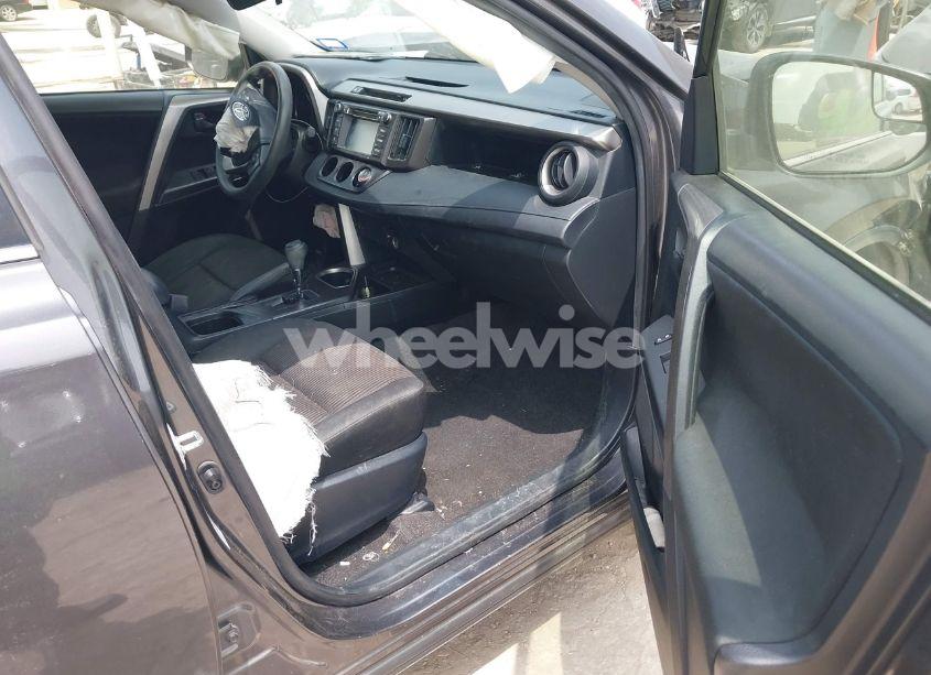 Photo 5 of 2018 Toyota Rav4 LE (VIN JTMZFREV0JJ211371)