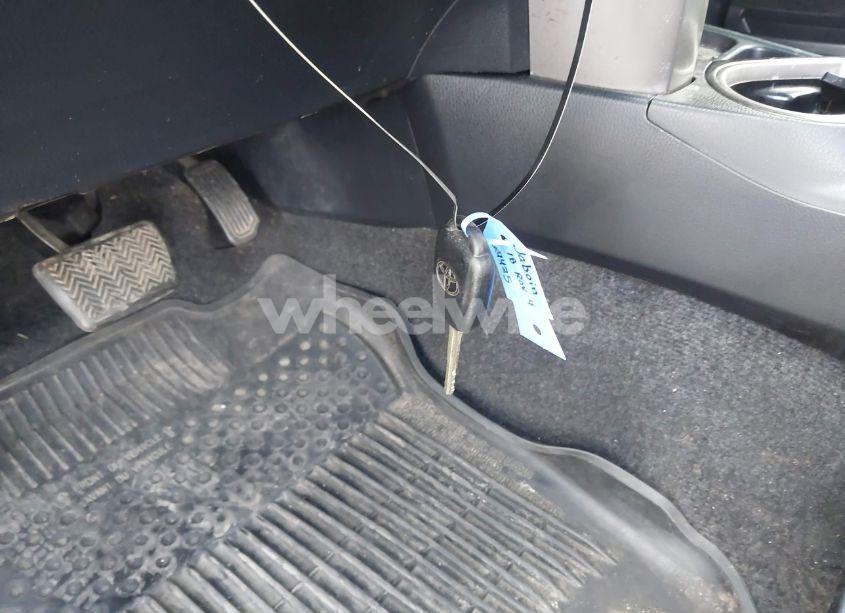 Photo 11 of 2018 Toyota Rav4 LE (VIN JTMZFREV0JJ739167)