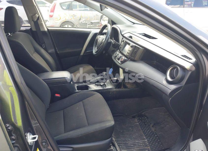 Photo 5 of 2018 Toyota Rav4 LE (VIN JTMZFREV0JJ739167)