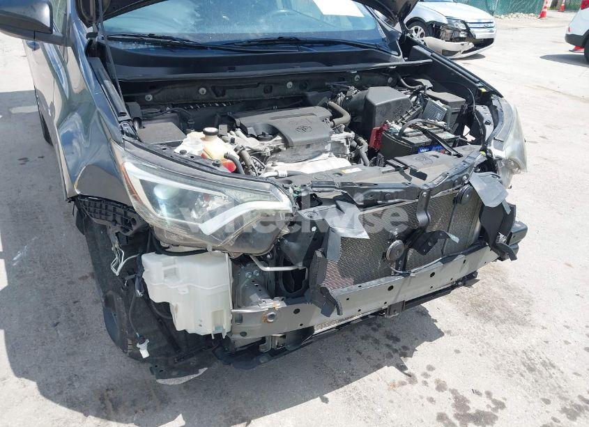 Photo 6 of 2018 Toyota Rav4 LE (VIN JTMZFREV0JJ739167)