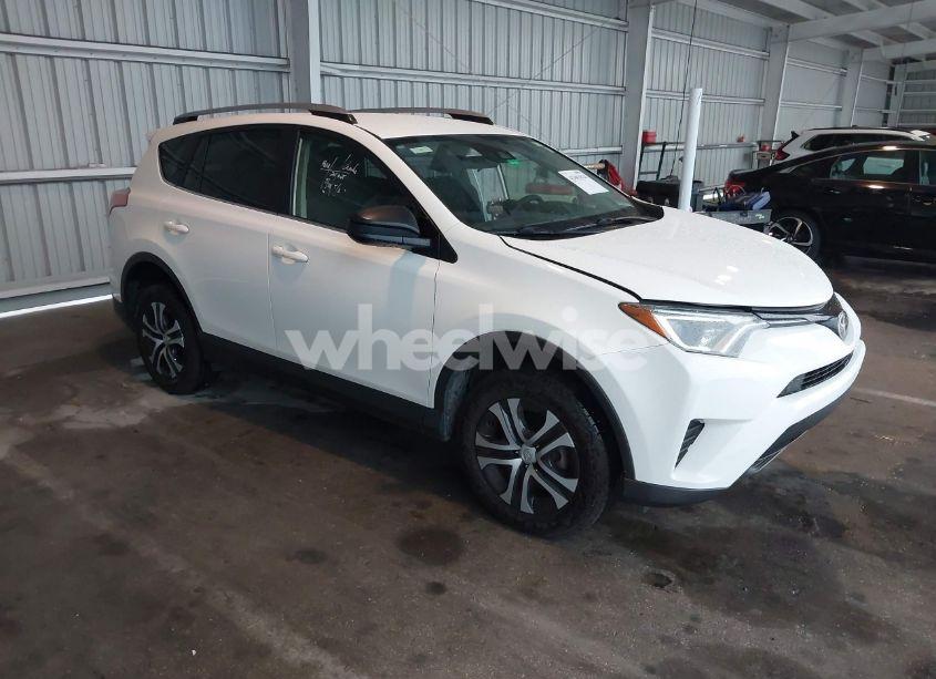 2018 Toyota Rav4 LE (VIN JTMZFREV1JD130846) main photo