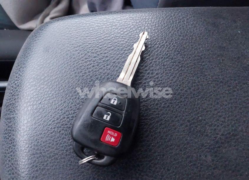 Photo 11 of 2016 Toyota Rav4 LE (VIN JTMZFREV2GJ100524)