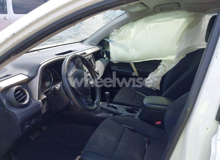 Photo 5 of 2015 Toyota Rav4 LE (VIN JTMZFREV3FJ036914)