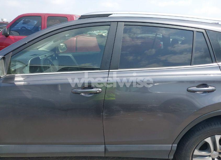 Photo 14 of 2017 Toyota Rav4 LE (VIN JTMZFREV3HJ714421)