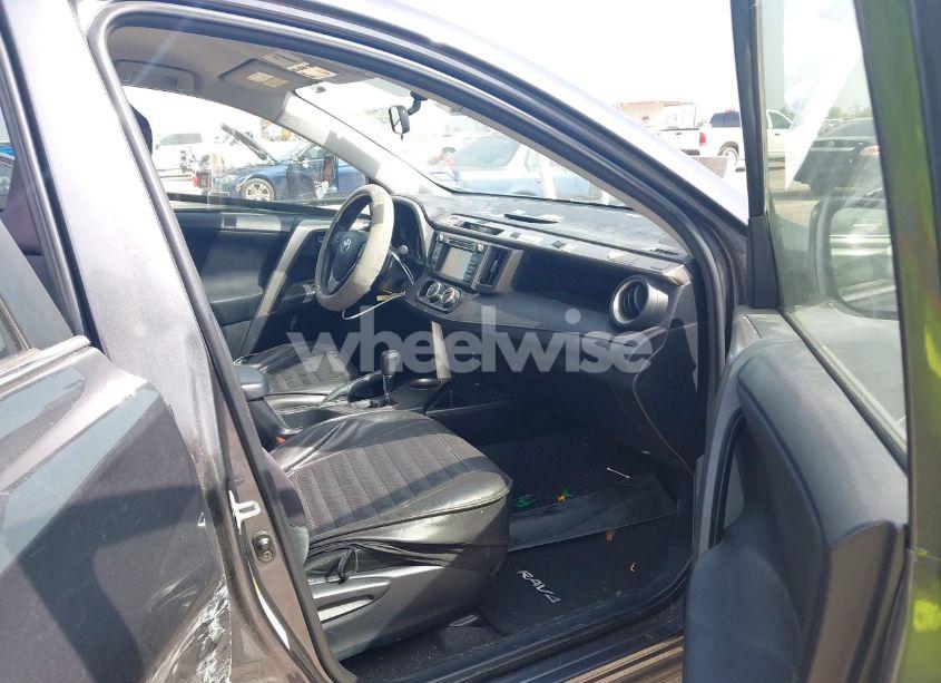 Photo 5 of 2015 Toyota Rav4 LE (VIN JTMZFREV4FD049394)