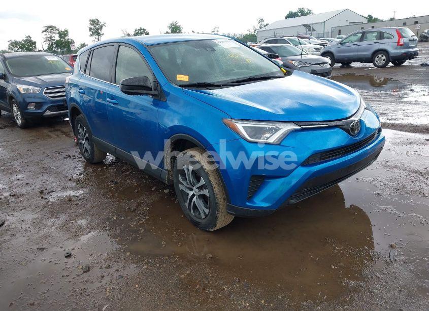 2018 Toyota Rav4 LE (VIN JTMZFREV4JJ195076) main photo