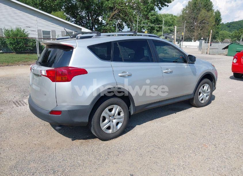 Photo 4 of 2015 Toyota Rav4 LE (VIN JTMZFREV5FD061134)