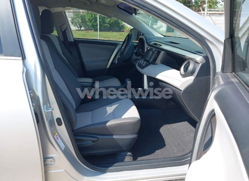 Photo 5 of 2015 Toyota Rav4 LE (VIN JTMZFREV5FD061134)