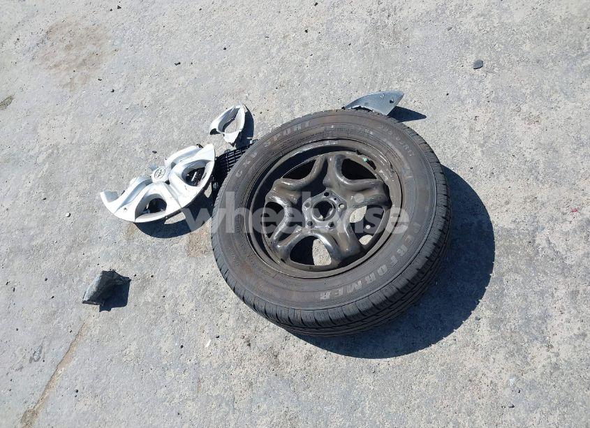 Photo 12 of 2015 Toyota Rav4 LE (VIN JTMZFREV7FJ045079)