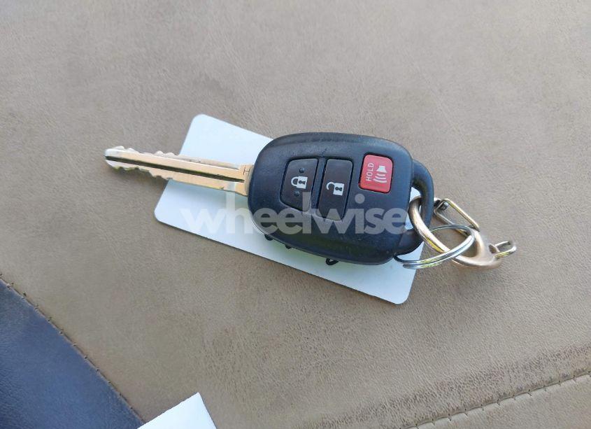 Photo 11 of 2015 Toyota Rav4 LE (VIN JTMZFREV7FJ055532)