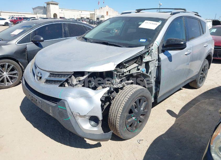 Photo 2 of 2015 Toyota Rav4 LE (VIN JTMZFREV7FJ055532)