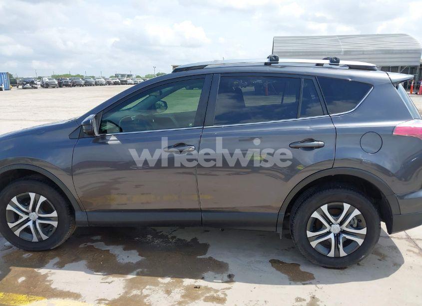 Photo 14 of 2018 Toyota Rav4 LE (VIN JTMZFREV7JJ724116)