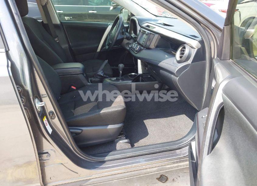 Photo 5 of 2018 Toyota Rav4 LE (VIN JTMZFREV7JJ724116)