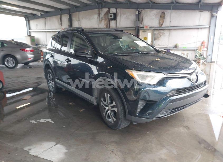 2018 Toyota Rav4 LE (VIN JTMZFREV8JJ191399) main photo