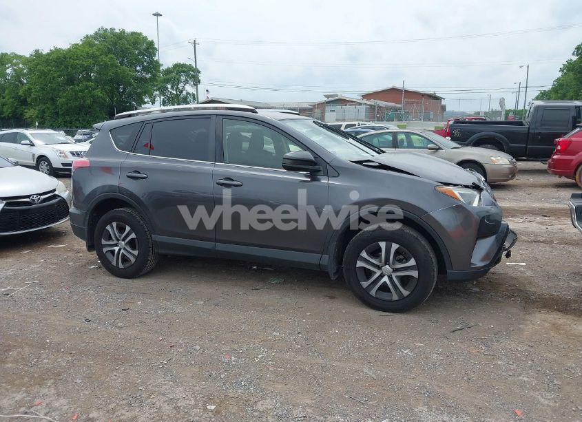 Photo 13 of 2016 Toyota Rav4 LE (VIN JTMZFREVXGJ072715)