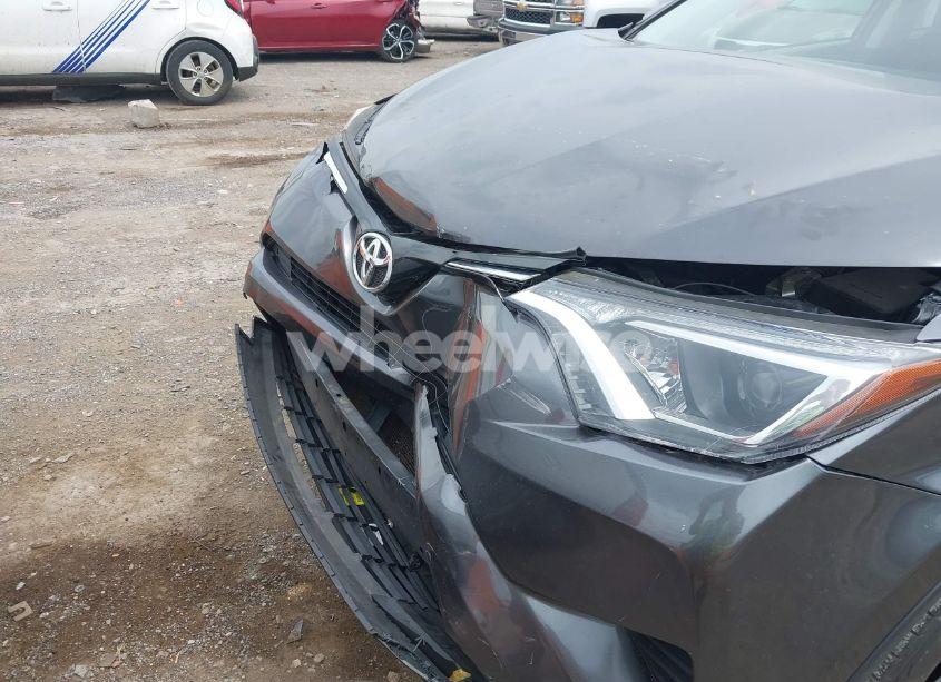 Photo 6 of 2016 Toyota Rav4 LE (VIN JTMZFREVXGJ072715)