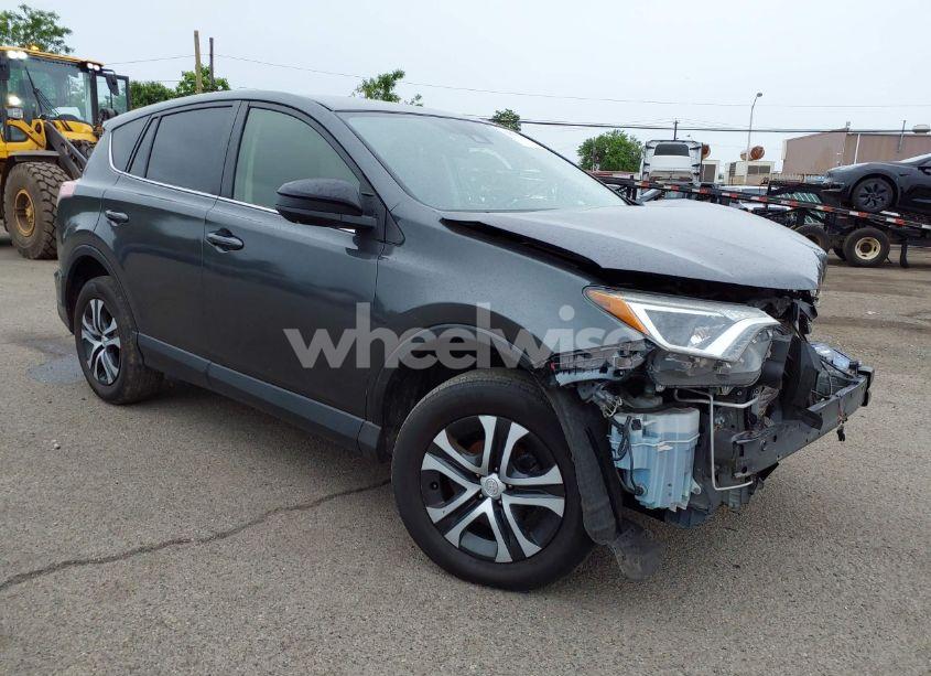 2018 Toyota Rav4 LE (VIN JTMZFREVXJJ169369) main photo