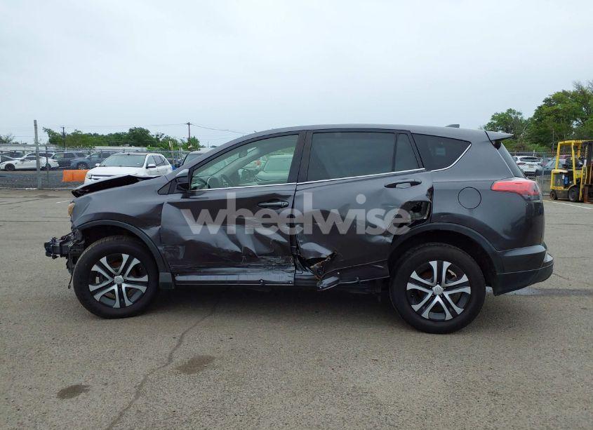 Photo 13 of 2018 Toyota Rav4 LE (VIN JTMZFREVXJJ169369)