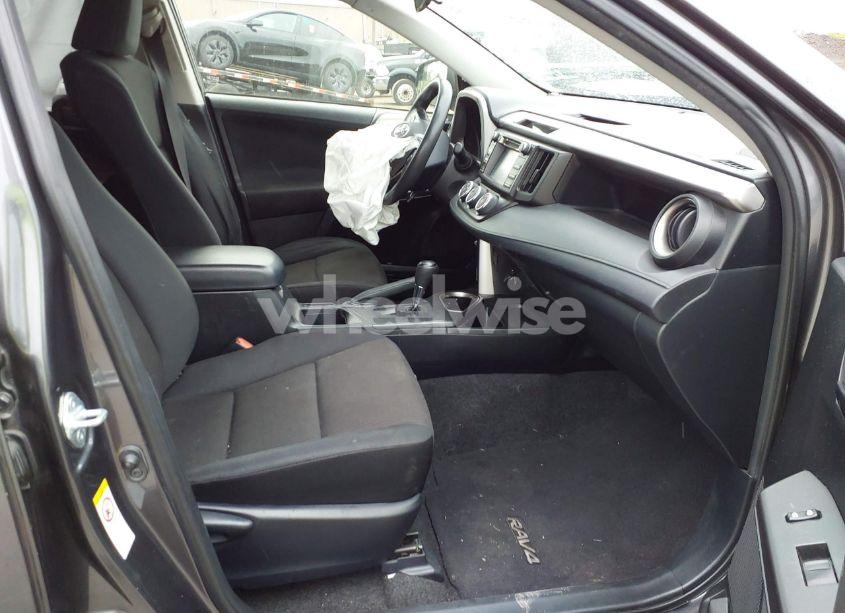 Photo 5 of 2018 Toyota Rav4 LE (VIN JTMZFREVXJJ169369)