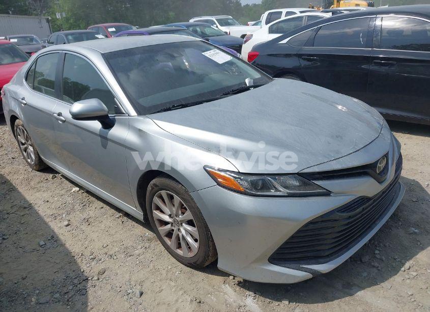 2018 Toyota Camry LE (VIN JTNB11HK0J3018544) main photo