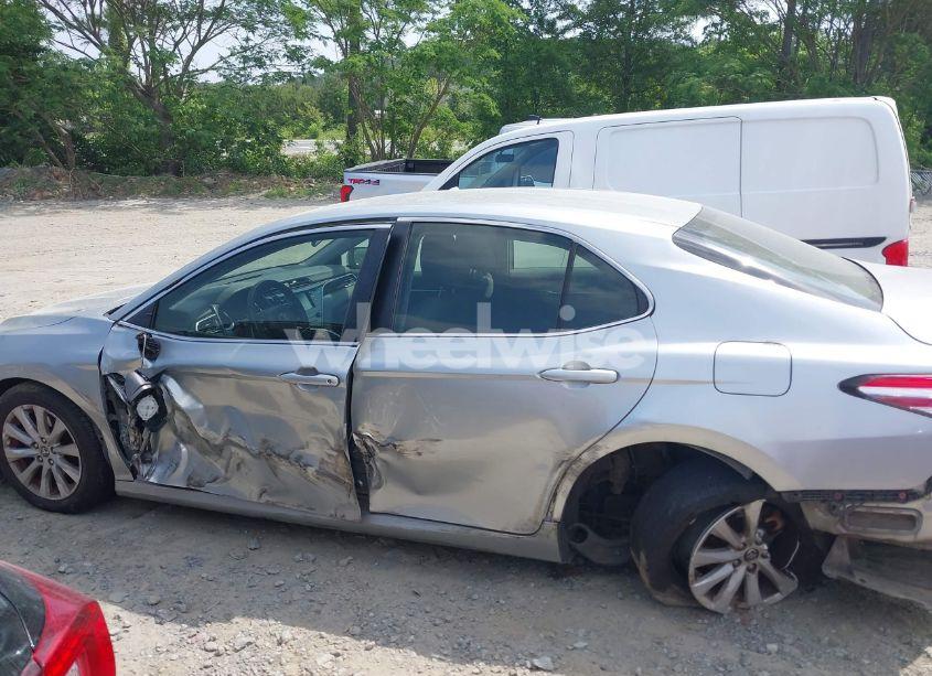 Photo 14 of 2018 Toyota Camry LE (VIN JTNB11HK0J3018544)