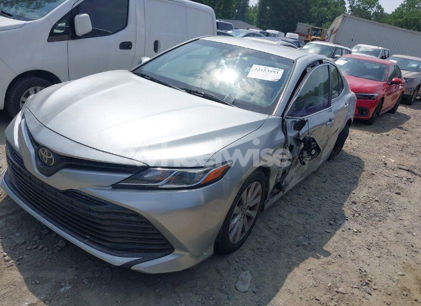 Photo 2 of 2018 Toyota Camry LE (VIN JTNB11HK0J3018544)