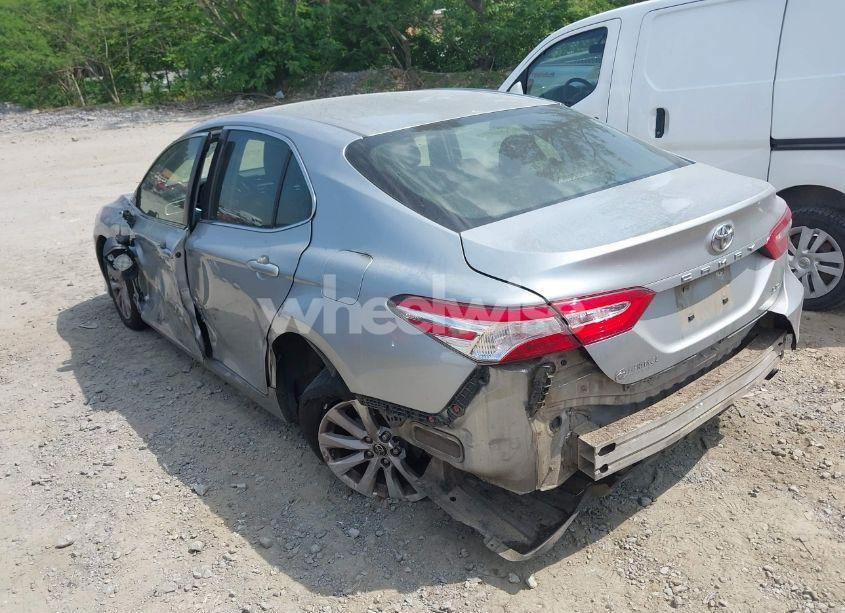 Photo 3 of 2018 Toyota Camry LE (VIN JTNB11HK0J3018544)