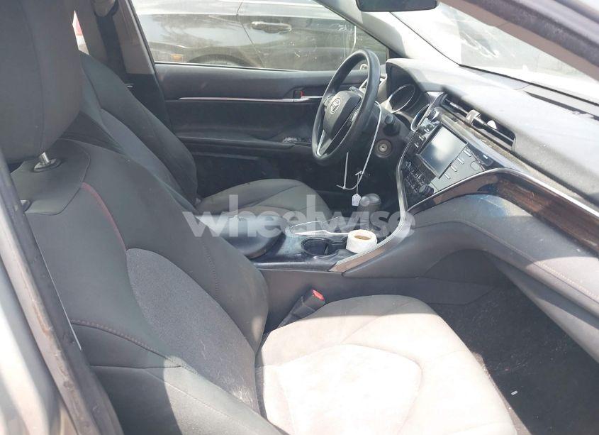 Photo 5 of 2018 Toyota Camry LE (VIN JTNB11HK0J3018544)