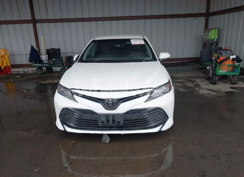 Photo 12 of 2018 Toyota Camry LE (VIN JTNB11HK1J3002742)