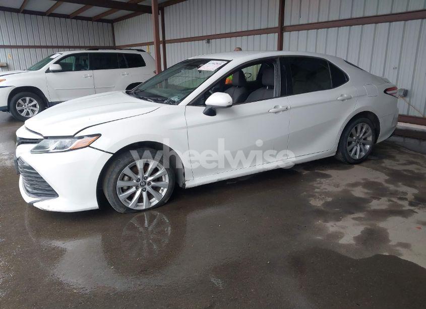 Photo 14 of 2018 Toyota Camry LE (VIN JTNB11HK1J3002742)