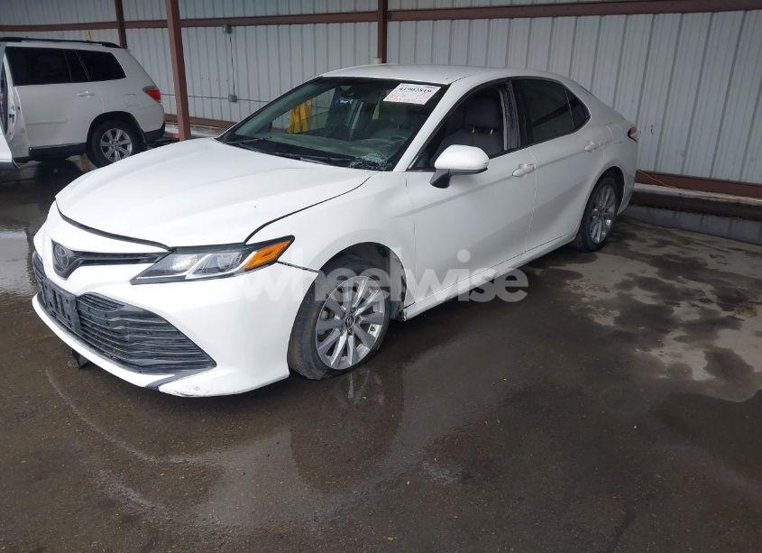 Photo 2 of 2018 Toyota Camry LE (VIN JTNB11HK1J3002742)