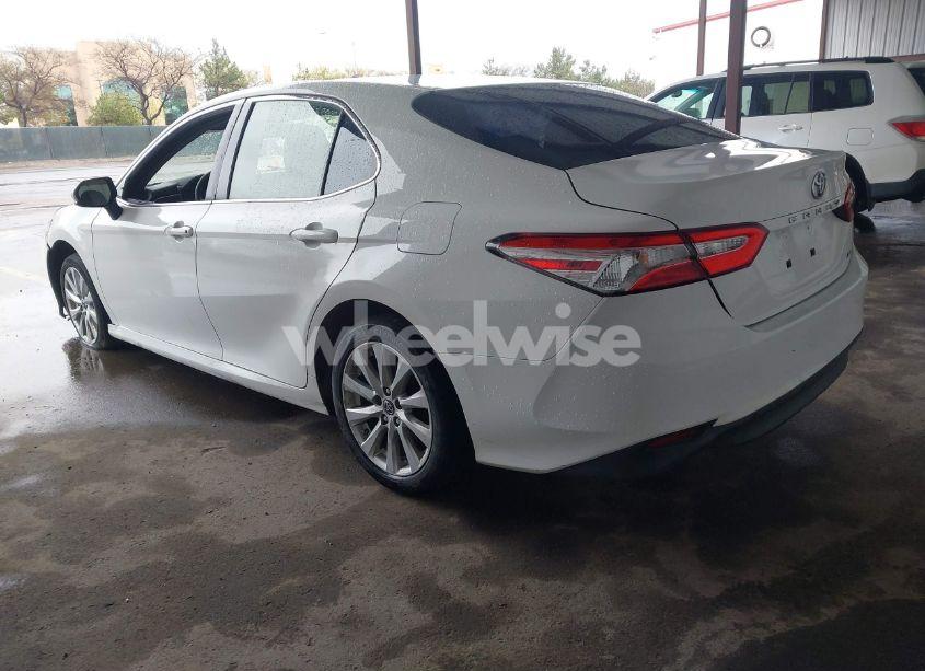 Photo 3 of 2018 Toyota Camry LE (VIN JTNB11HK1J3002742)