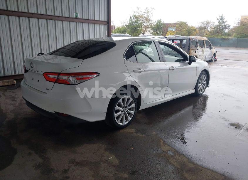 Photo 4 of 2018 Toyota Camry LE (VIN JTNB11HK1J3002742)