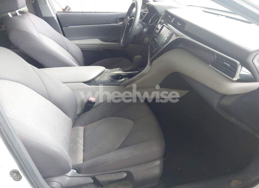 Photo 5 of 2018 Toyota Camry LE (VIN JTNB11HK1J3002742)