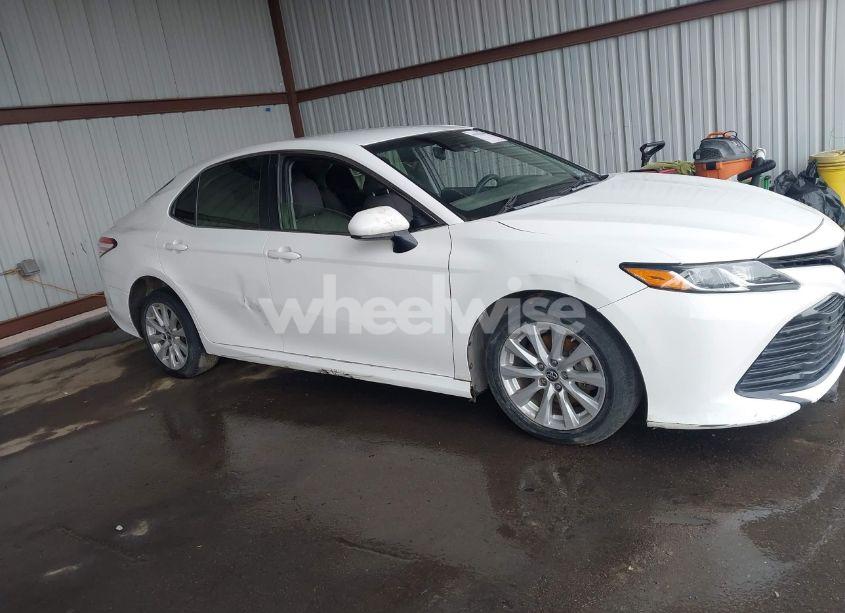 Photo 6 of 2018 Toyota Camry LE (VIN JTNB11HK1J3002742)